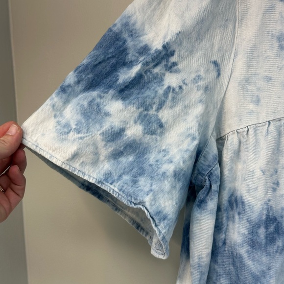 Old Navy Blue and White Tie-Dye Blouse tie up back flowy baby doll shirt size XL - Picture 2 of 7